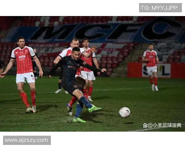 哈德菲尔德与雷丁激战正酣谁能在这场较量中笑到最后